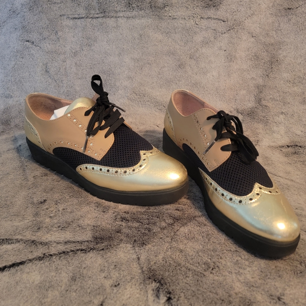 Musette Saddleback Gold/Tan Leather Loafers Exrta Light. Size 8